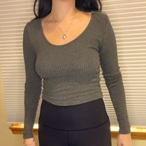 Grey long sleeve crop